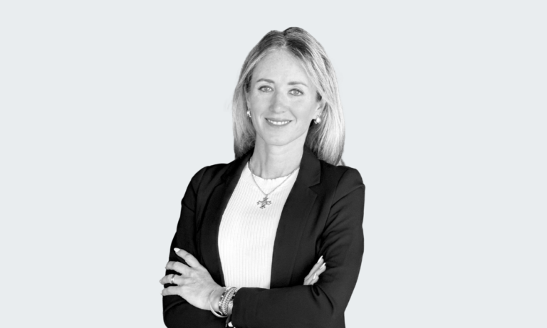 Virginia Valdatara G., Associate Director